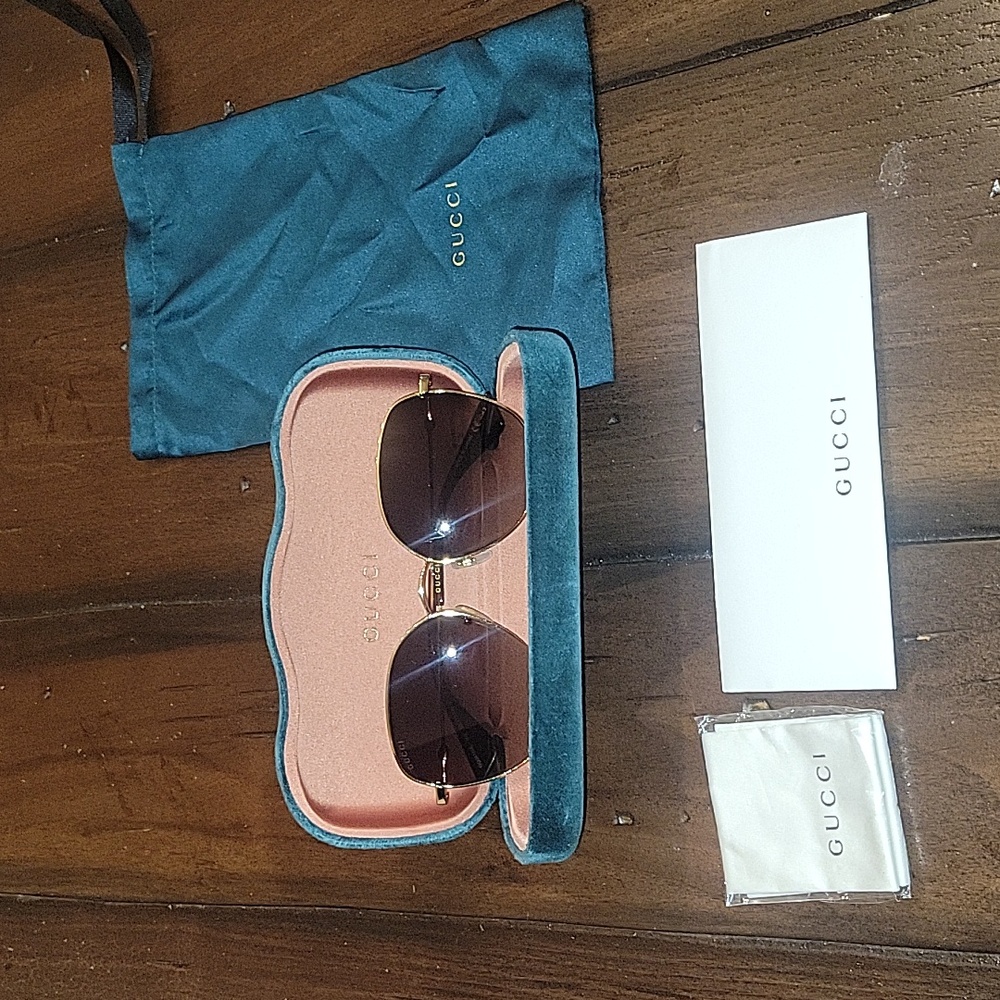 AUTHENTIC GUCCI GOLD METAL FRAME SUNGLASSES